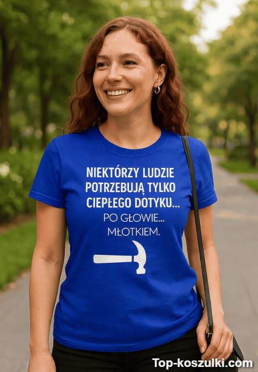 Śmieszna koszulka ciepły dotyk młotkiem
