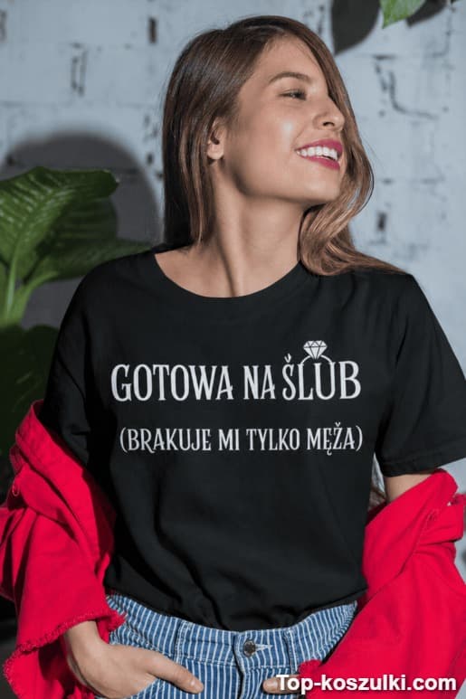 Śmieszna koszulka gotowa na ślub
