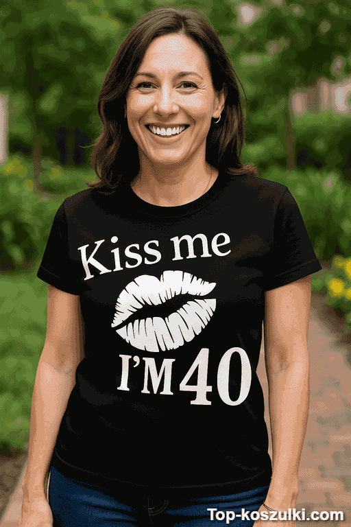 Śmieszna koszulka Kiss me z własnym rokiem