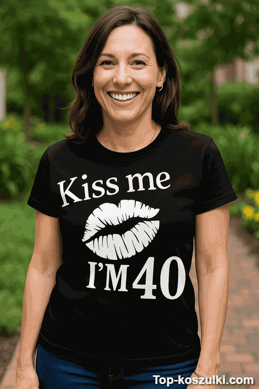 Śmieszna koszulka Kiss me z własnym rokiem