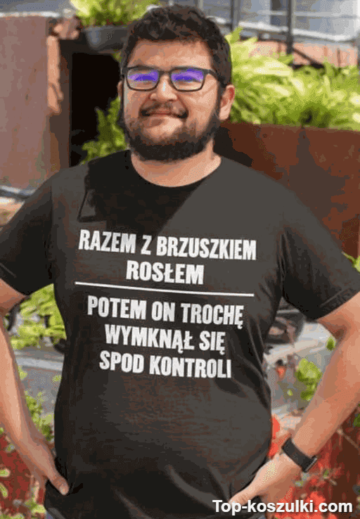 Śmieszna koszulka razem z brzuszkiem