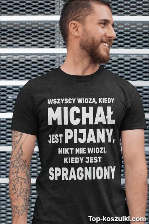 Śmieszna koszulka spragniony z dowolnym imieniem