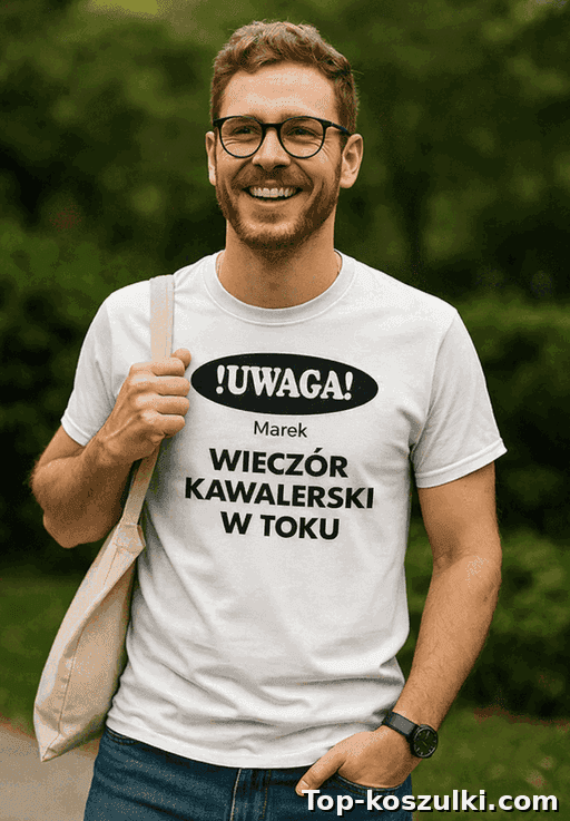 Koszulka uwaga wieczór kawalerski z własnym imieniem