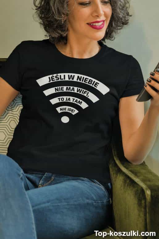 Śmieszna koszulka wifi w niebie
